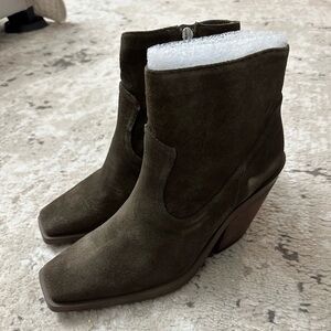 Vince Camuto Amtinda Suede Ankle Booties | Sable | Size 9.5